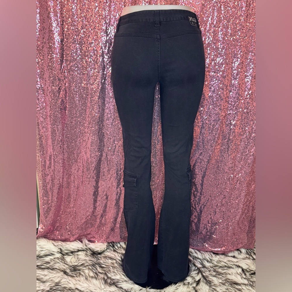 Vintage Mudd low rise soft stretch twill black cargo flares with 34” inseam - Picture 5 of 7